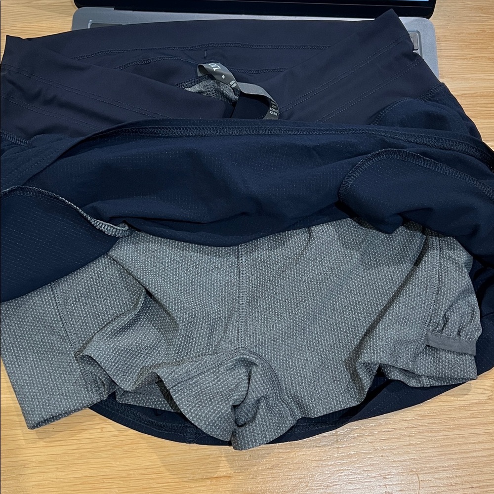 Vuori Seabreeze Skirt ✨ Ink (Navy Blue) ✨ Large - Picture 9 of 10